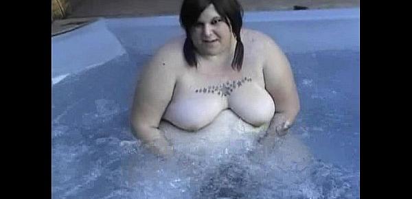  naked bbw in the pool